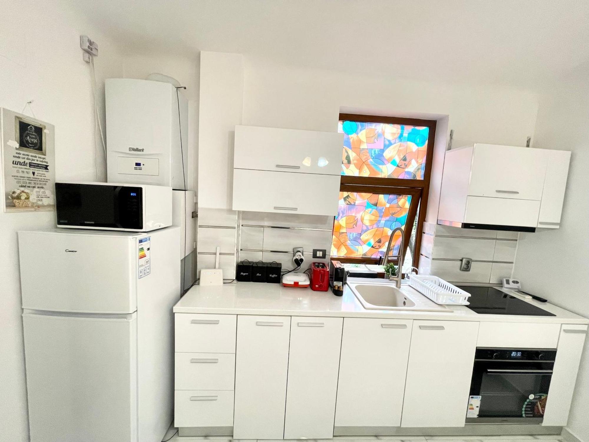White Studio Bukares Bagian luar foto